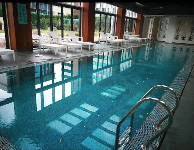 スタジオ ユニット ウィズ プール アンド ジム