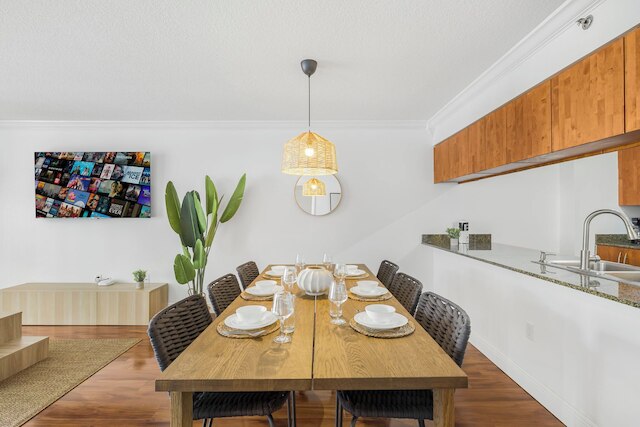 リラックス & フィール ザ グッド バイブス イン アワー コンド