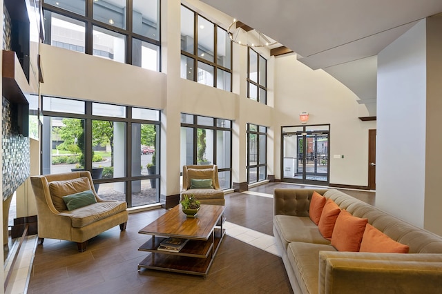 DC チャーム イン クリスタル アパートメンツ