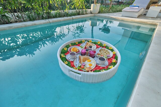 ヴィラ サンバディタ