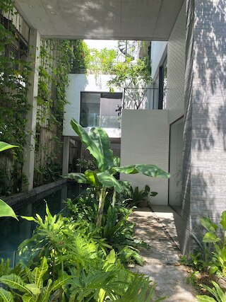 タン ハウス - クローズ トゥ ネイチャー