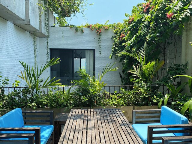 タン ハウス - クローズ トゥ ネイチャー