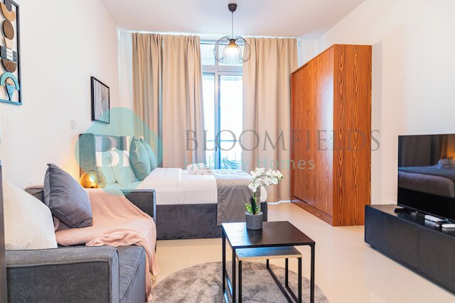 ブルームフィールズ スタイリッシュ スタジオ ジュルファー