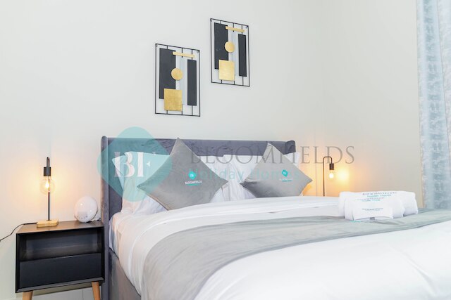 ブルームフィールズ スタニング スタジオ イン リフレクション