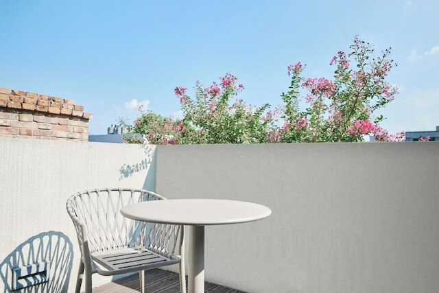 Seclusion with the mountain