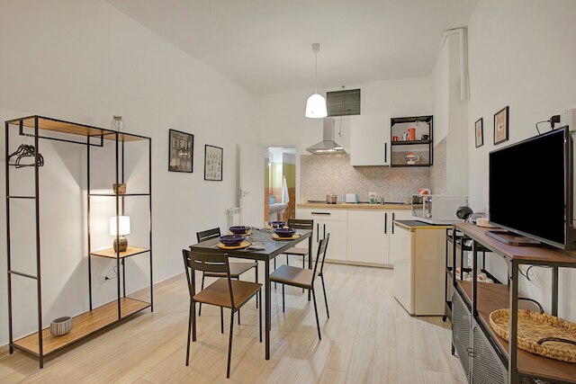 ラヴァナス 314 バリ ニア ステーション