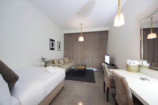 ブルームフィールズ スタジオ ウィズ バルコニー レオナルド