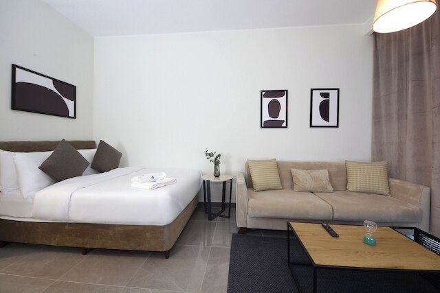 ブルームフィールズ スタジオ ウィズ バルコニー レオナルド