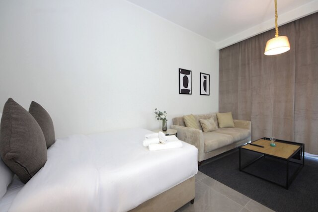 ブルームフィールズ スタジオ ウィズ バルコニー レオナルド