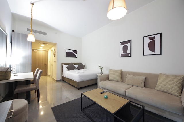 ブルームフィールズ スタジオ ウィズ バルコニー レオナルド