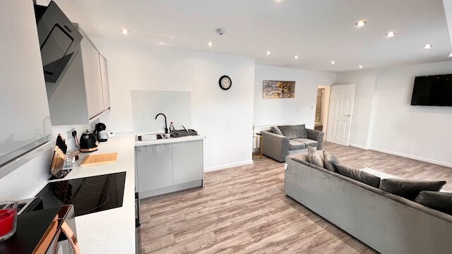 エレガント ステイ イン アーウェル チャンバーズ