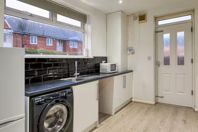 ラスト ミン ウィークエンド ステイ, トラフォード, ペッツ ウェルカム