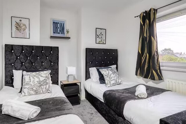 ラスト ミン ウィークエンド ステイ, トラフォード, ペッツ ウェルカム