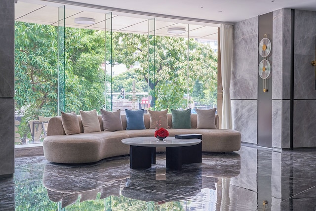 Lavande Hotel Guangzhou Beijing Road Pedestrian Street Haizhu Square Metro Station Branch - Free Deliver Service to Canton Fair Complex During Canton Fair Period