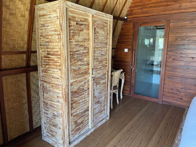 ニャンニャン バンガロー ウルワツ