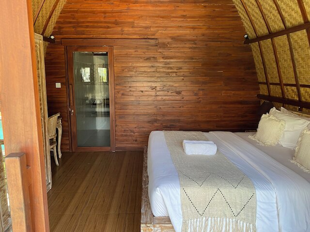 ニャンニャン バンガロー ウルワツ