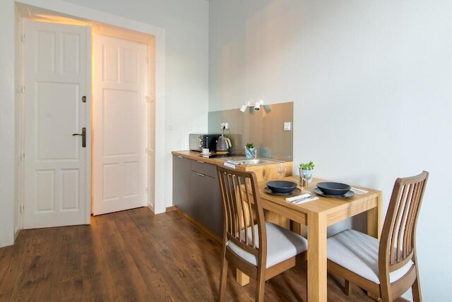 オーク ツリー オールド タウン アパートメンツ