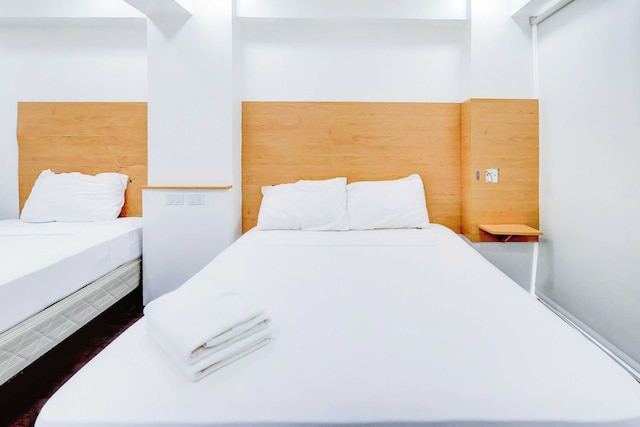 タウンハウス オーク BRブロック ブティック & レジデンシズ、カラヤアン アベニュー、ニア アヤラ モール、ポブラシオン、マカティ、マニラ