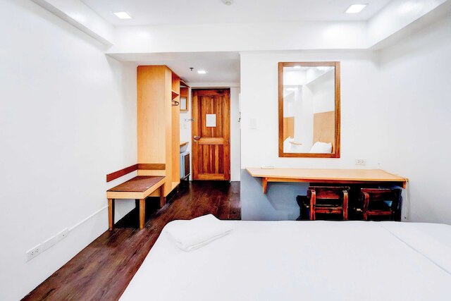 タウンハウス オーク BRブロック ブティック & レジデンシズ、カラヤアン アベニュー、ニア アヤラ モール、ポブラシオン、マカティ、マニラ