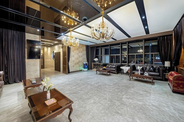 AI Lives In The Future Hotel - Xi'an Drum Tower Old City Root G Park Store