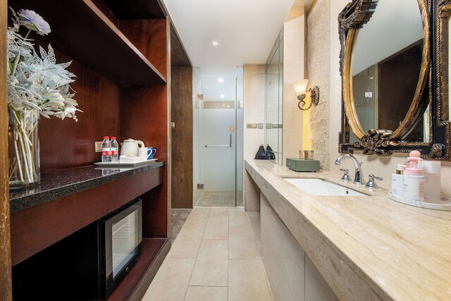 AI Lives In The Future Hotel - Xi'an Drum Tower Old City Root G Park Store