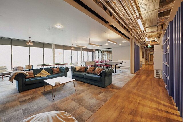 アボダス グラスワークス リバプール