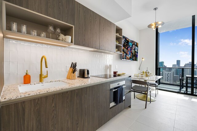 スタジオ ウィズ シティ ビューズ イン ダウンタウン マイアミ