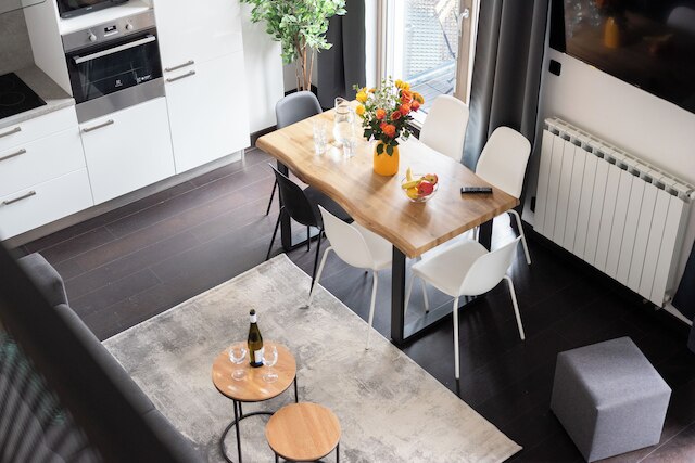 モダン ロフト アパート ニア メトロ クリジーコヴァ