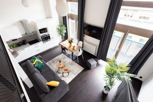 モダン ロフト アパート ニア メトロ クリジーコヴァ