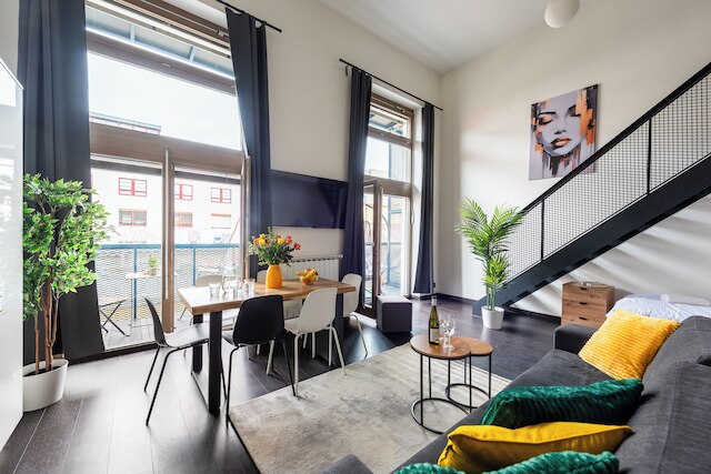 モダン ロフト アパート ニア メトロ クリジーコヴァ