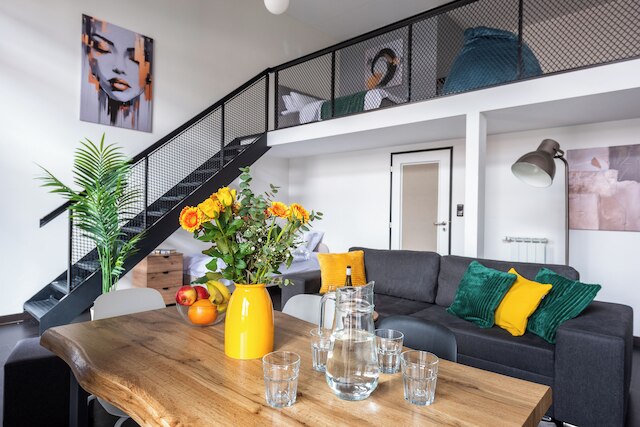 モダン ロフト アパート ニア メトロ クリジーコヴァ