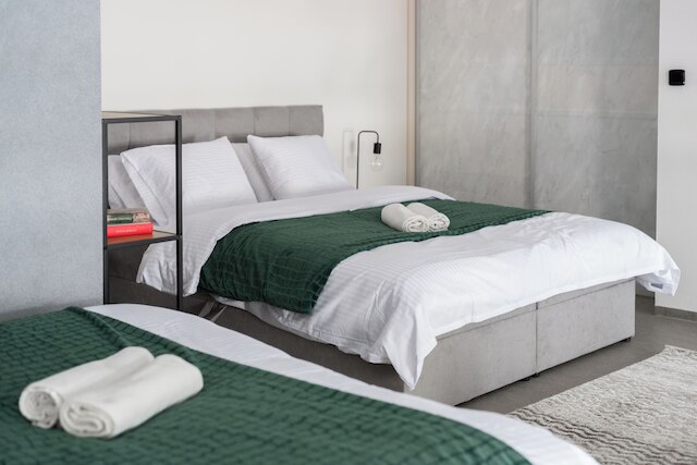 モダン ロフト アパート ニア メトロ クリジーコヴァ