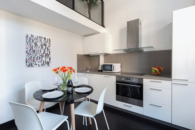 チャーミング ロフト スタジオ アパート ウィズ パーキング