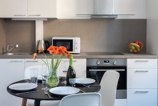 チャーミング ロフト スタジオ アパート ウィズ パーキング