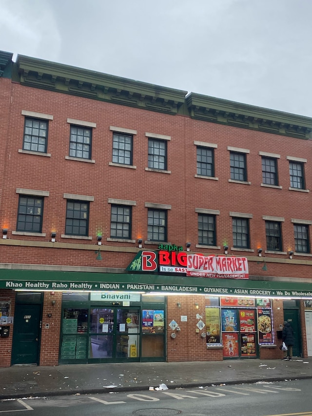 シージェイ ホームズ