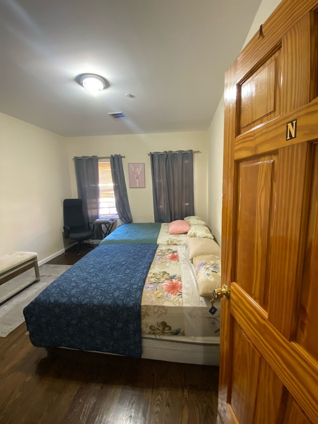 シージェイ ホームズ