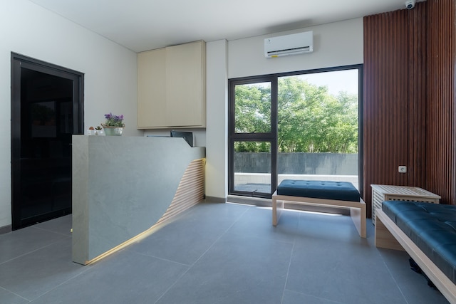 グランド ヴァローラ シリワンギ コステル