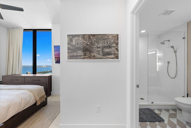 ラグジュアリー 45FL コンド ウィズ シティ ビューズ