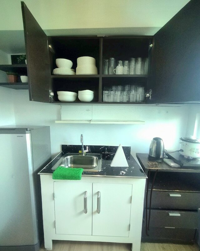 アヌヴァ レジデンス