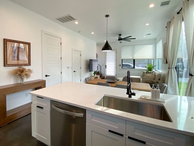 モダン ホーム ニア ザ ユニバーシティ オブ テキサス