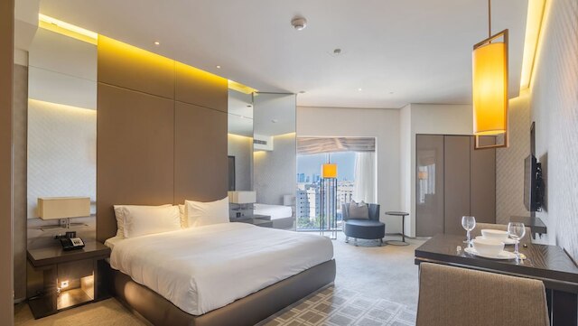 プレミアム スタジオ ニア ドバイ フレーム ワフィ モール