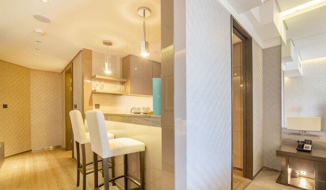 プレミアム スタジオ ニア ドバイ フレーム ワフィ モール