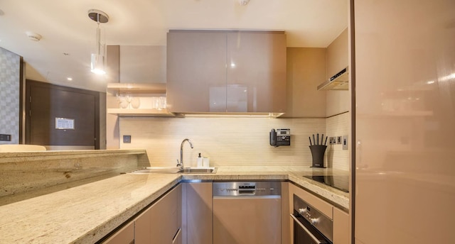 プレミアム スタジオ ニア ドバイ フレーム ワフィ モール