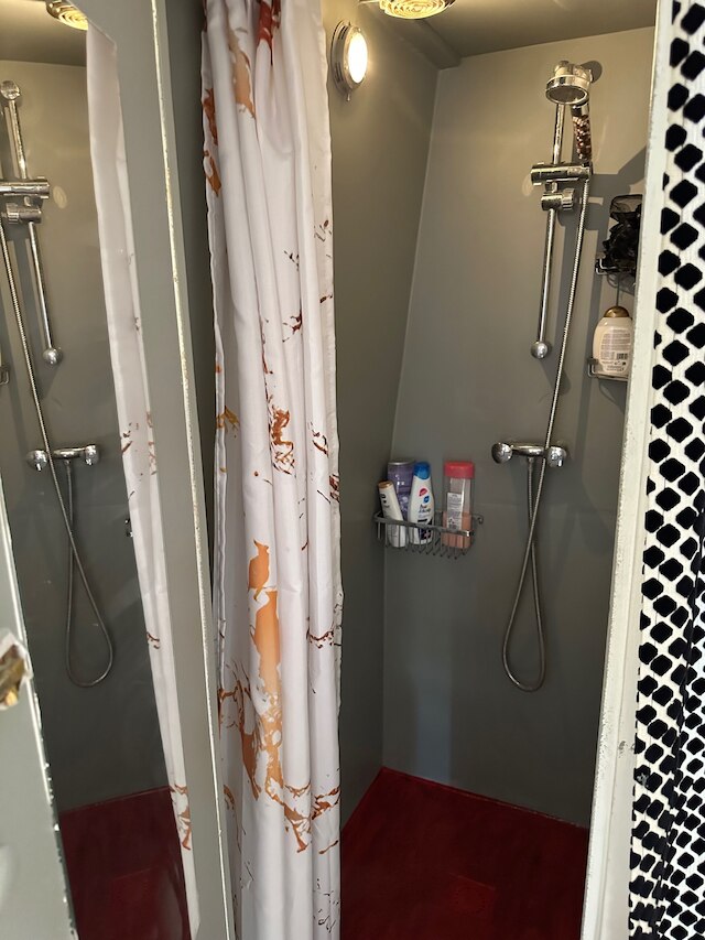 ロンドン ダッチ バージ - スリープス 3 & コージー ファイアプレイス