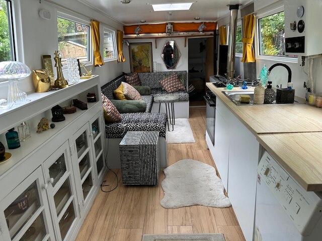 ロンドン ダッチ バージ - スリープス 3 & コージー ファイアプレイス