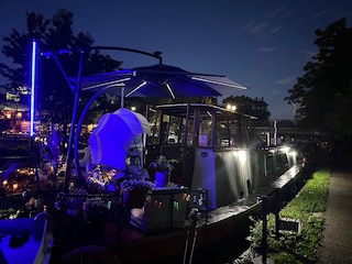 ロンドン ダッチ バージ - スリープス 3 & コージー ファイアプレイス