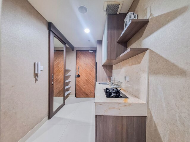 コージー アンド ウォーム スタジオ ルーム アット ウッタラ ジ アイコン アパートメント