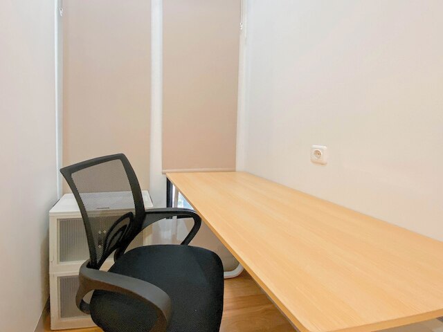 コージー アンド エンジョイ リビング スタジオ アット ザ アルトン アパートメント