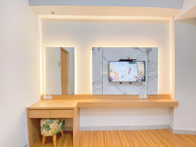 コージー アンド エンジョイ リビング スタジオ アット ザ アルトン アパートメント