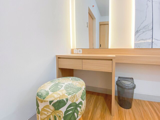 コージー アンド エンジョイ リビング スタジオ アット ザ アルトン アパートメント